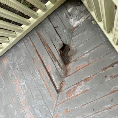 rott porch - wood corner
